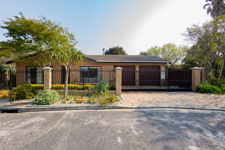 4 Bedroom Property for Sale in Kenridge Heights Western Cape